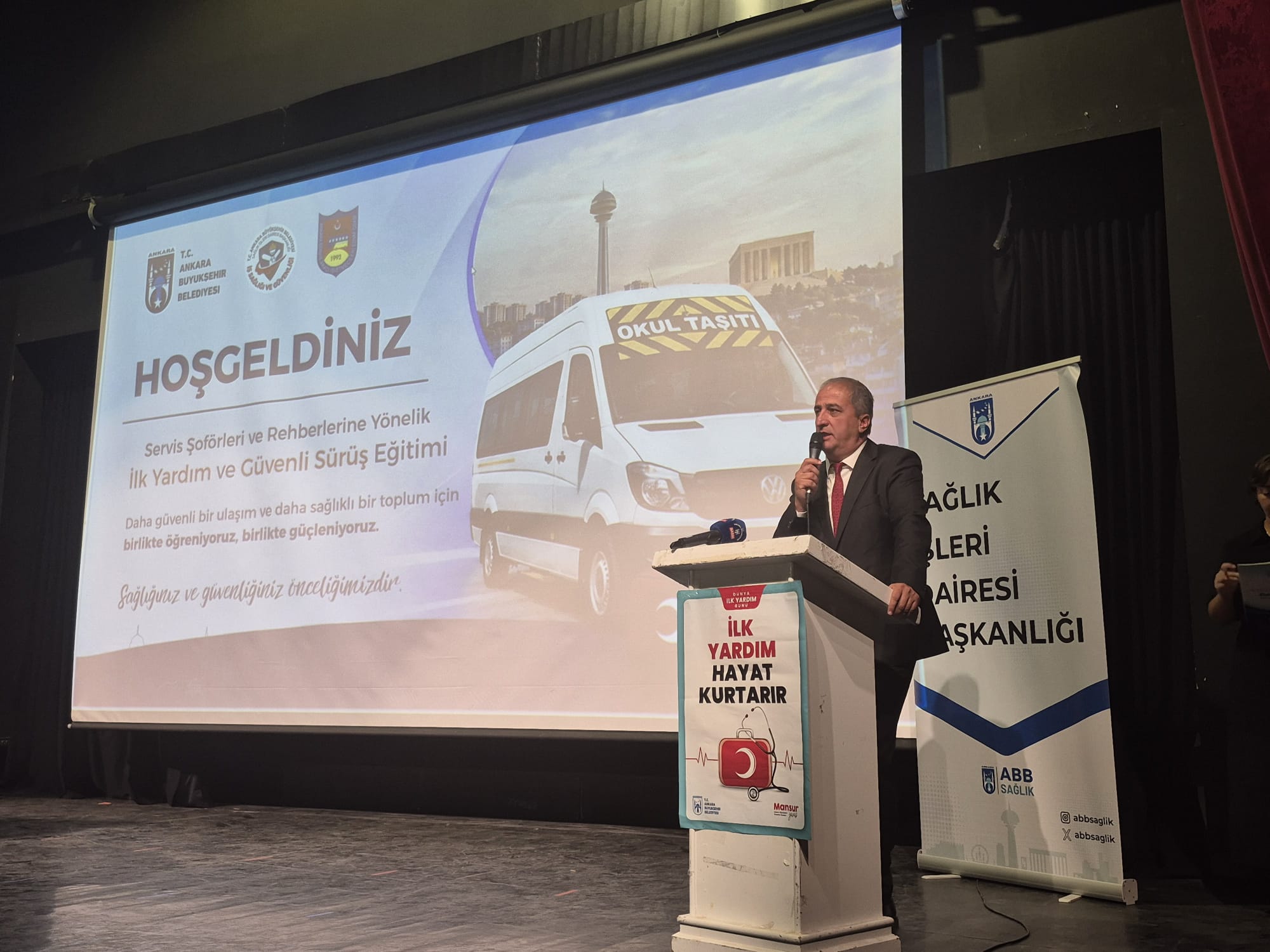İlk Yardım ve Güvenli Sürüş Eğitimine katılan servis şoförü ve rehber personellerimiz